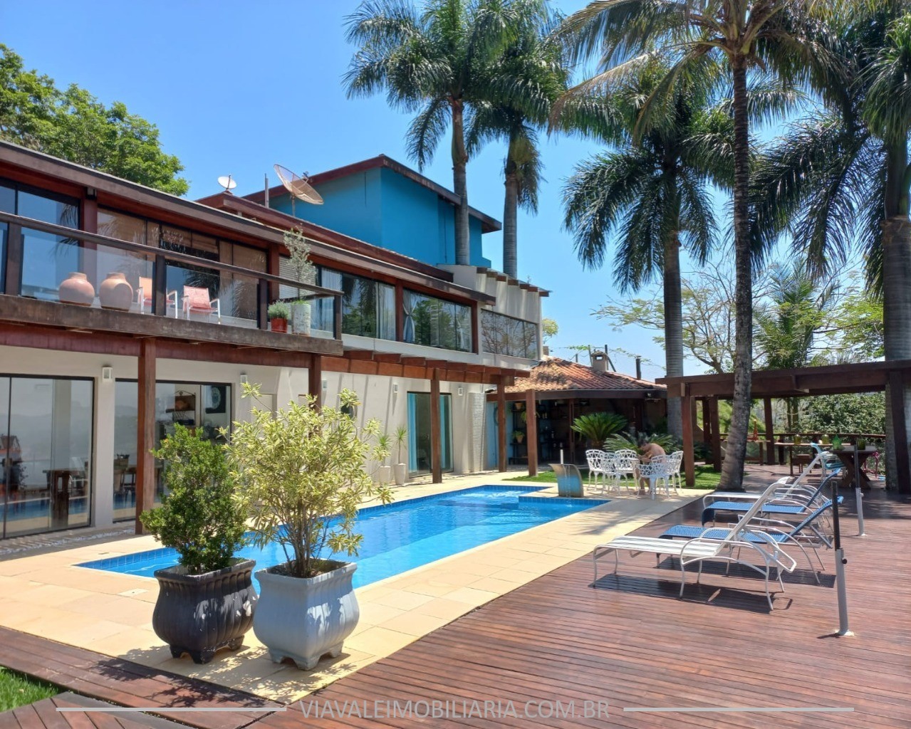 Casa/Chácara 1.100m² Pé na Água